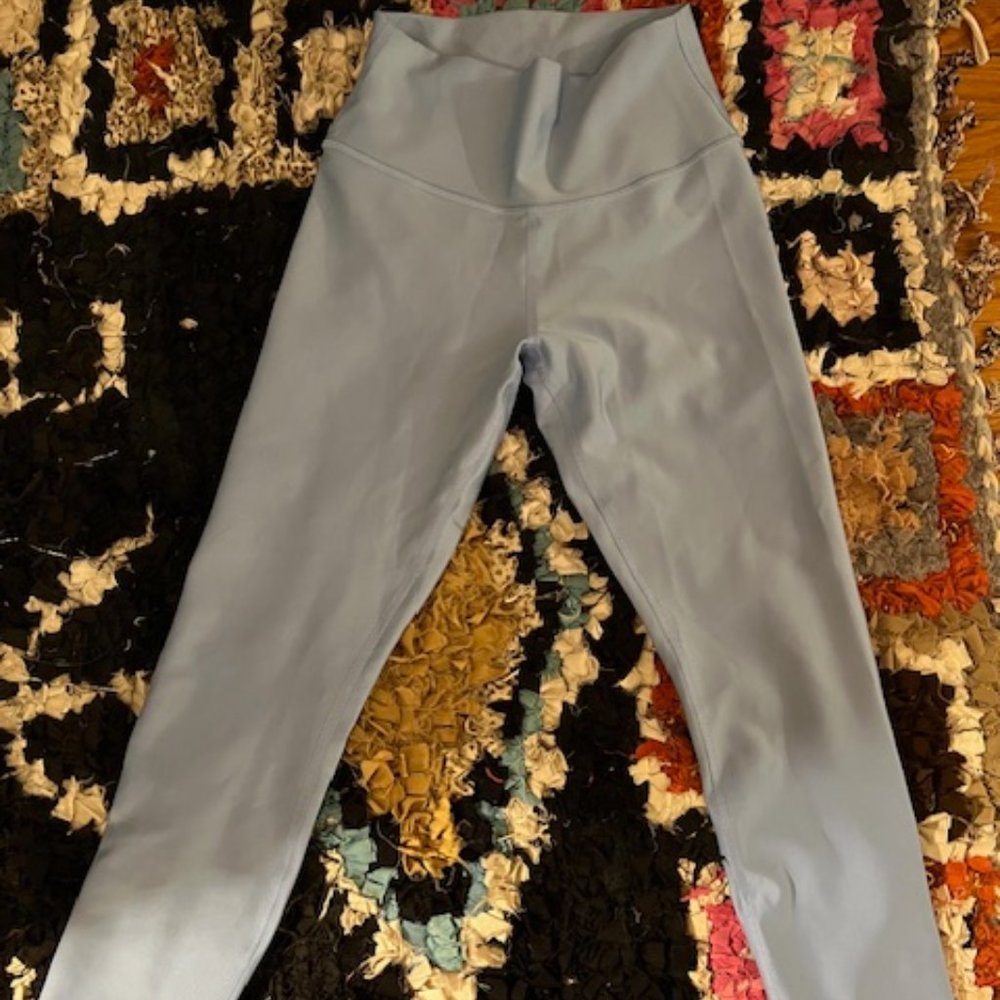 Alo high waisted Airlift Legging in Light Sky Blue, style #87370 Size Medium